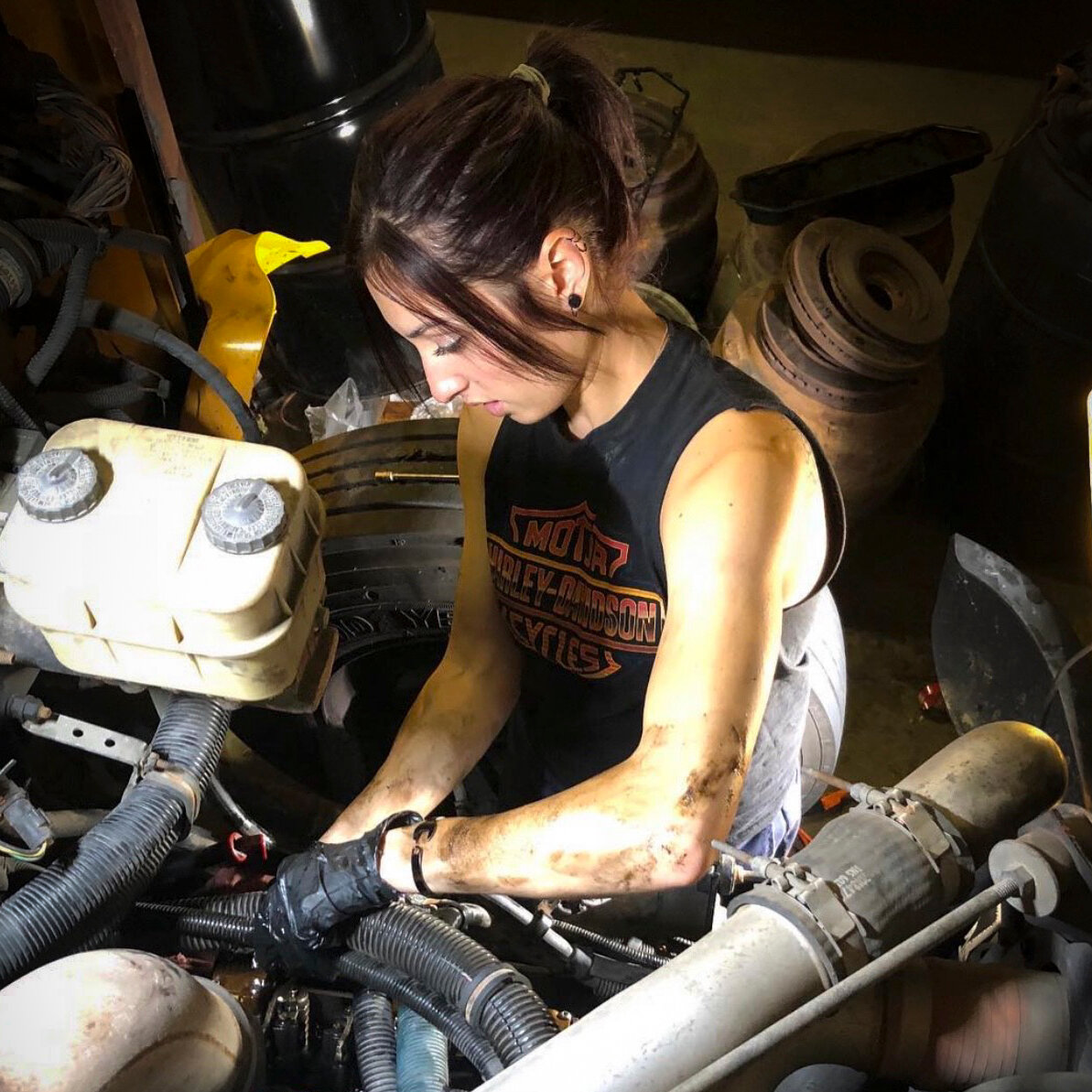 Sexism Against Female Mechanic Man tells she doesn't belong in the Body Mechanic World!