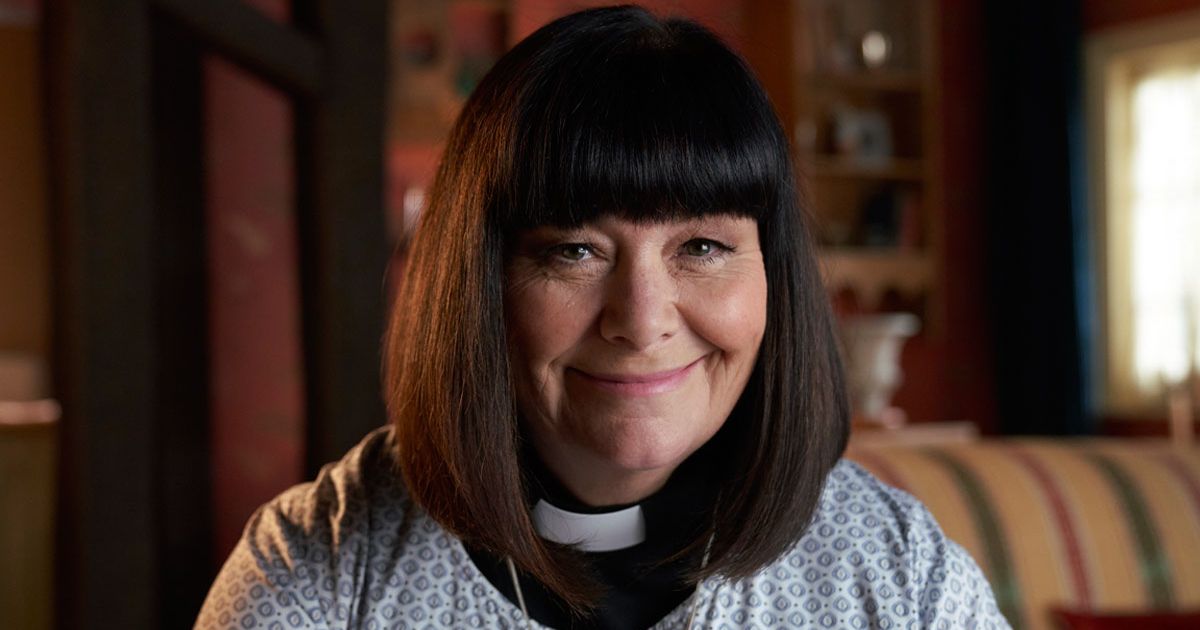Dawn French ditches iconic brown bob for cropped silver locks