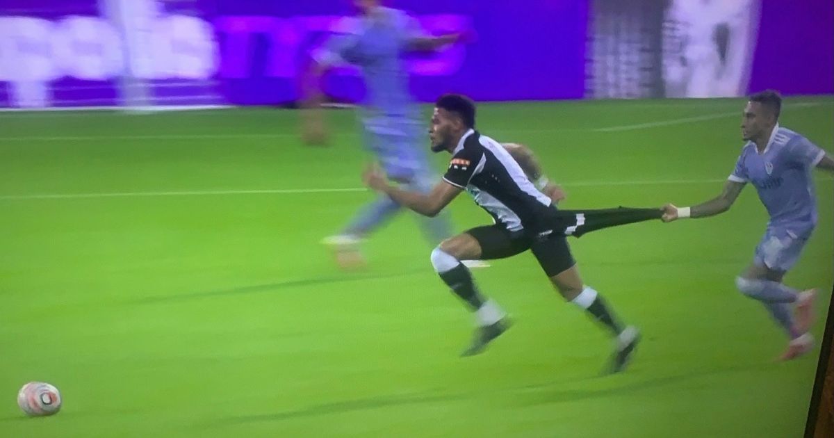 Joelinton has shorts practically pulled off as Newcastle fans rage at Mike Dean