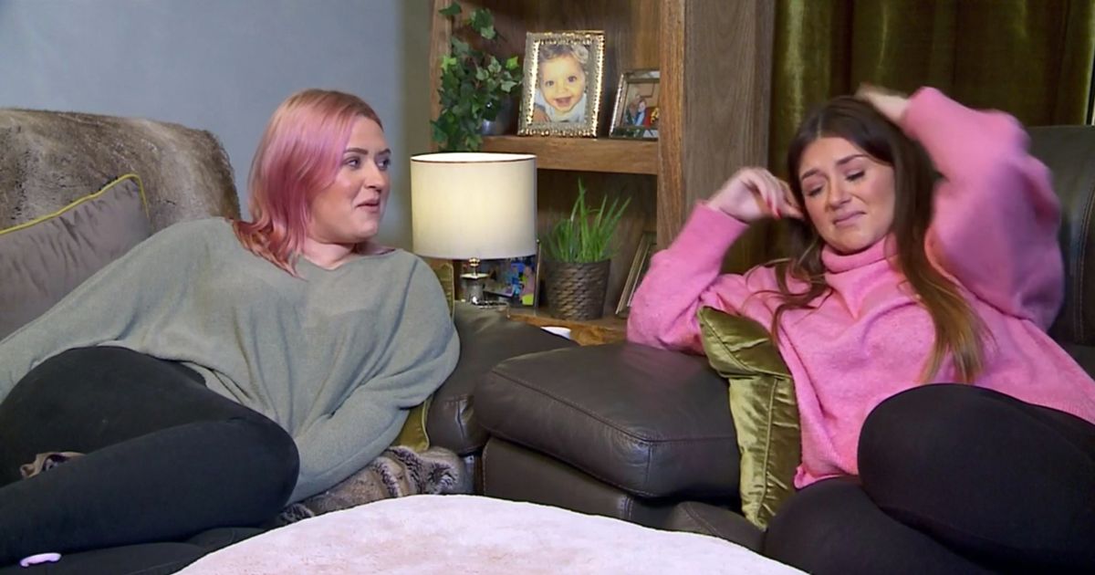 Gogglebox viewers distracted as they spot Ellie and Izzi’s dramatic living room makeover