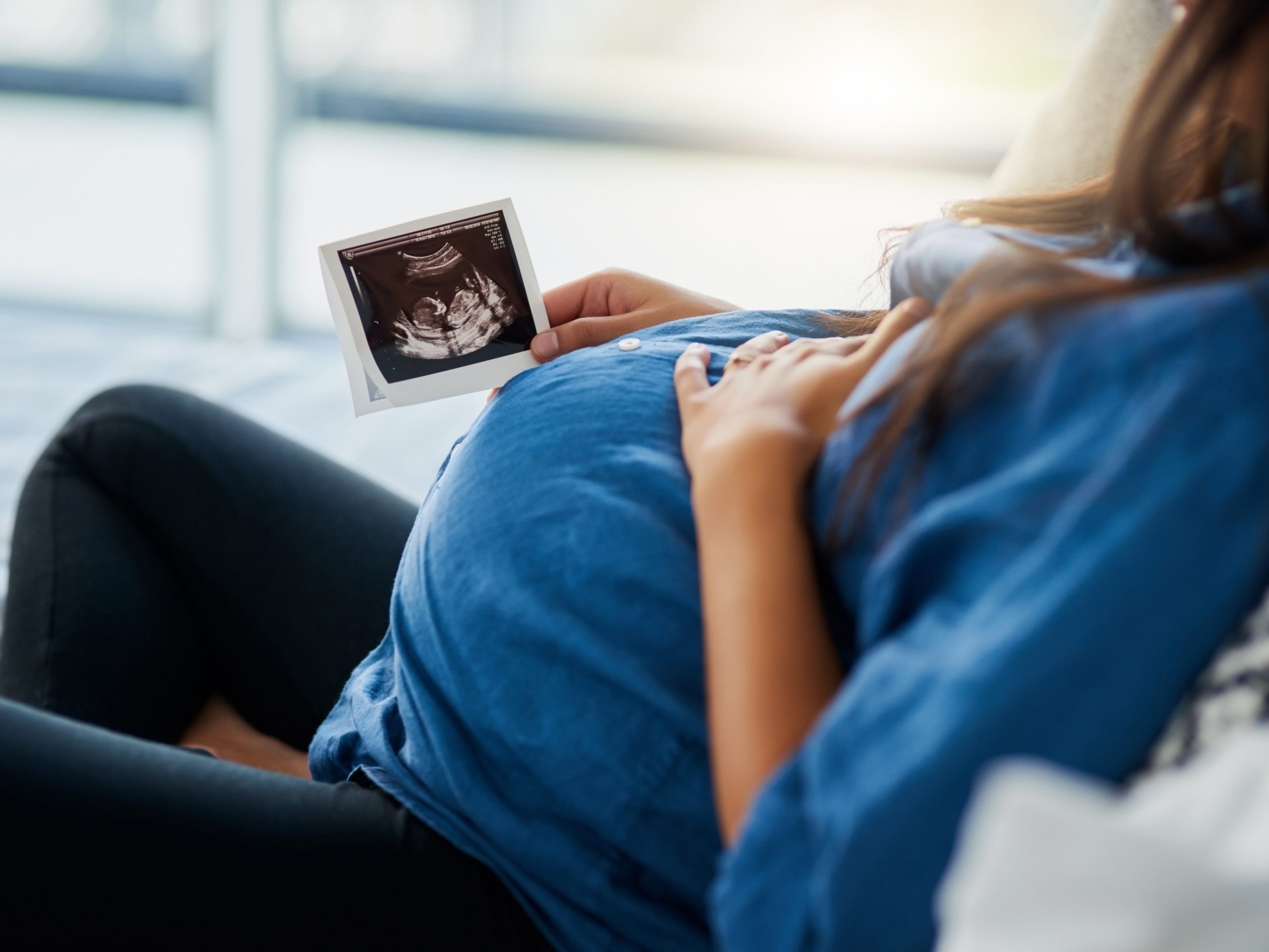 Woman welcomes ‘eBaby’ following DIY pregnancy using sperm she found online