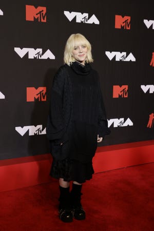 Billie Eilish rocks her blonde hair at the 2021 MTV Video Music Awards.
