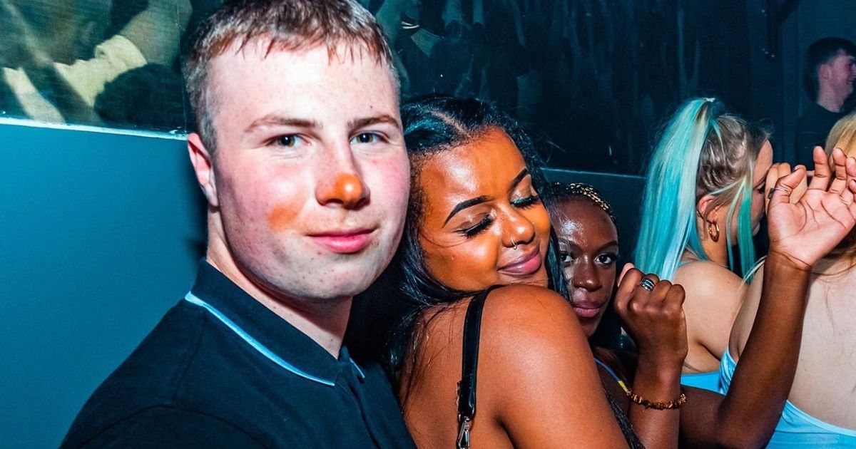 Boozy nightclub pics go viral as people spot tell-tale marks around man’s face