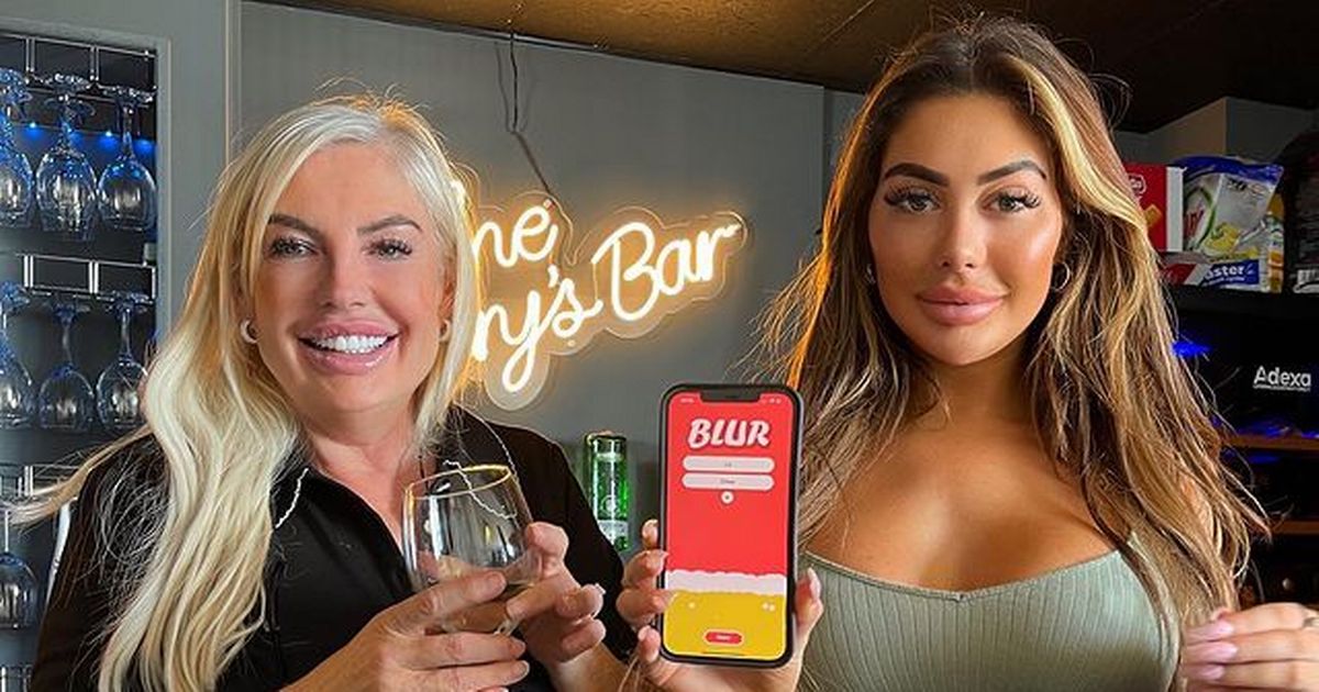 Chloe Ferry fans rush to point out wardrobe blunder as she poses for snap with mum