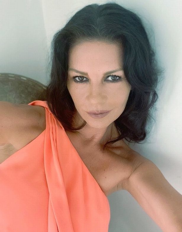 Peach proved to be Catherine's colour as she struck up a smouldering pose in a recent selfie