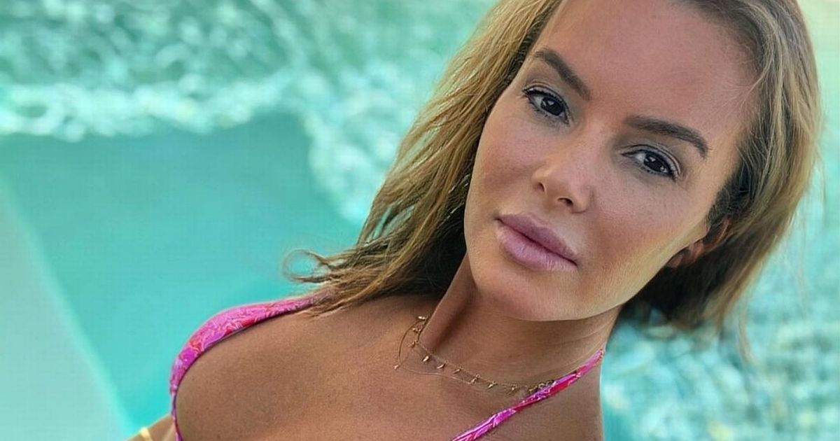 Amanda Holden, 50, flaunts killer legs as she shows off flexibility in skimpy outfit