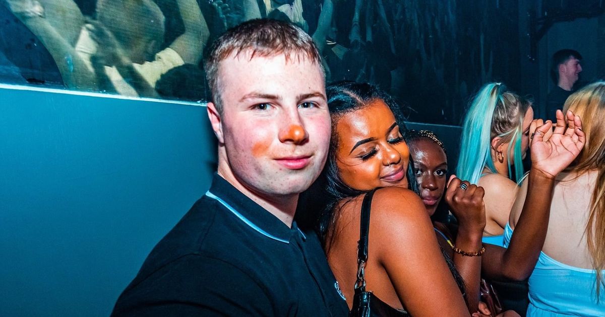 Nightclub photo goes viral after people spot tell-tale marks on man’s face