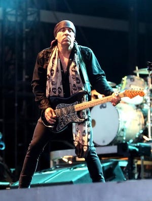 Steven Van Zandt hopes to return to the stage with Bruce Springsteen and the E Street Band in 2022, but is also planning a return to TV.