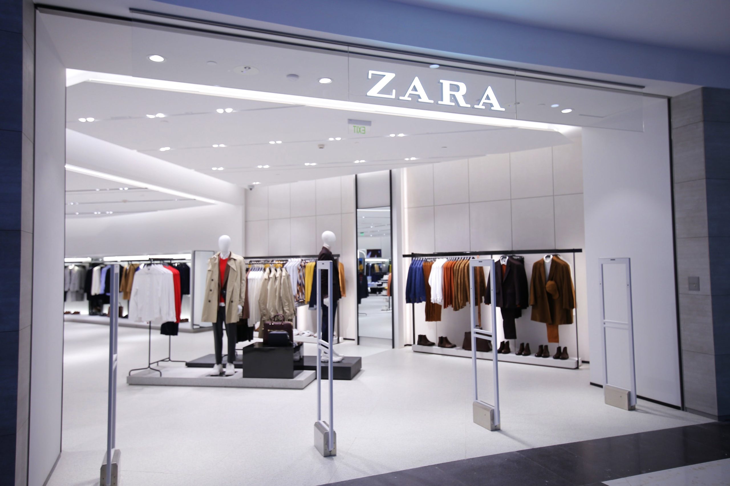 Mother Got Trapped in Zara Jumpsuit returns to Store to Rid Herself free Of It!