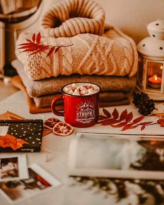 How To Spend the Perfect Cozy Autumn Evening At Home