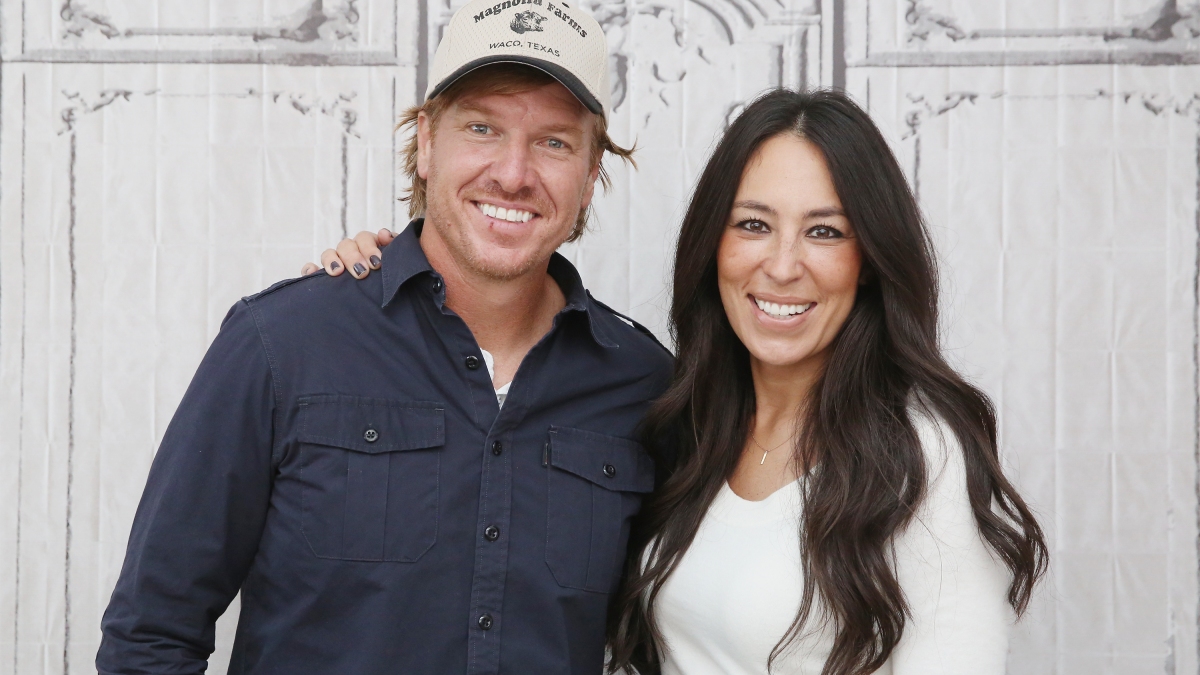 $20 Million Net Worth Ignited A Fight Between Chip and Joanna Gaines??
