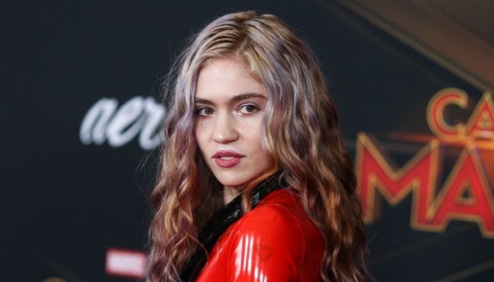 Did Grimes kiss Noah Centineo in Olive Garden?