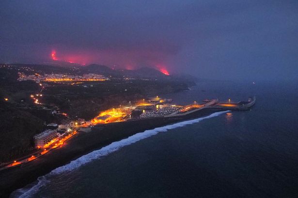 Lava From La Palma Volcana Mixes With Ocean To Create A Huge Toxic Cloud