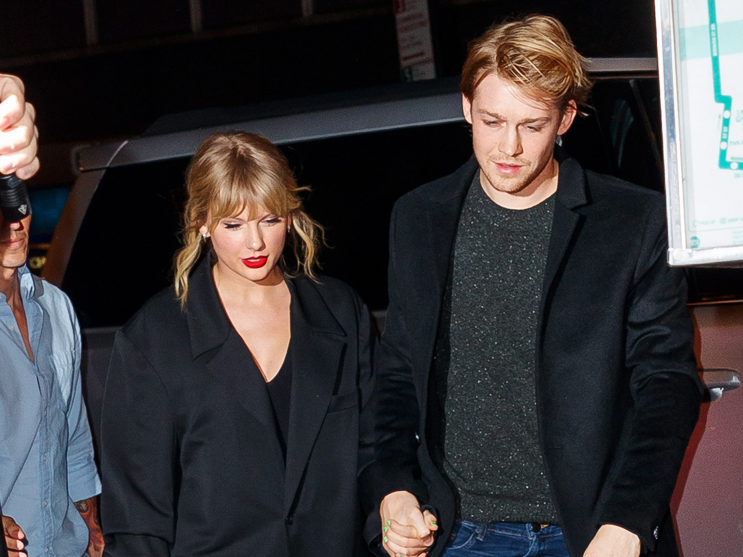 Taylor Swift Leaving Hints to Joe Alwyn To Propose Before It’s Too Late?