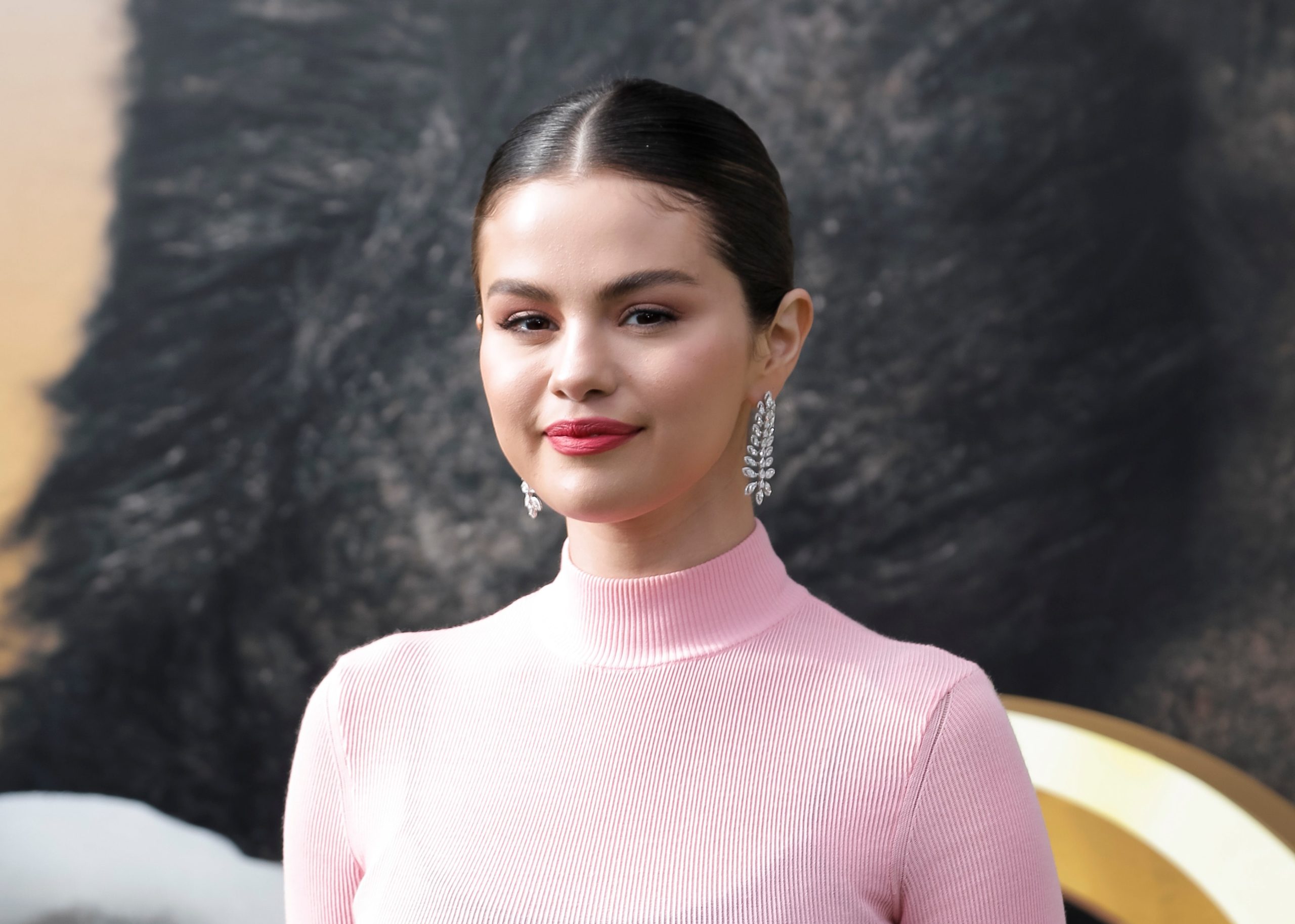 Selena Gomez Wardrobe Malfunction At 2018 Met Gala Self-Tanning – Star Finally Opens Up!