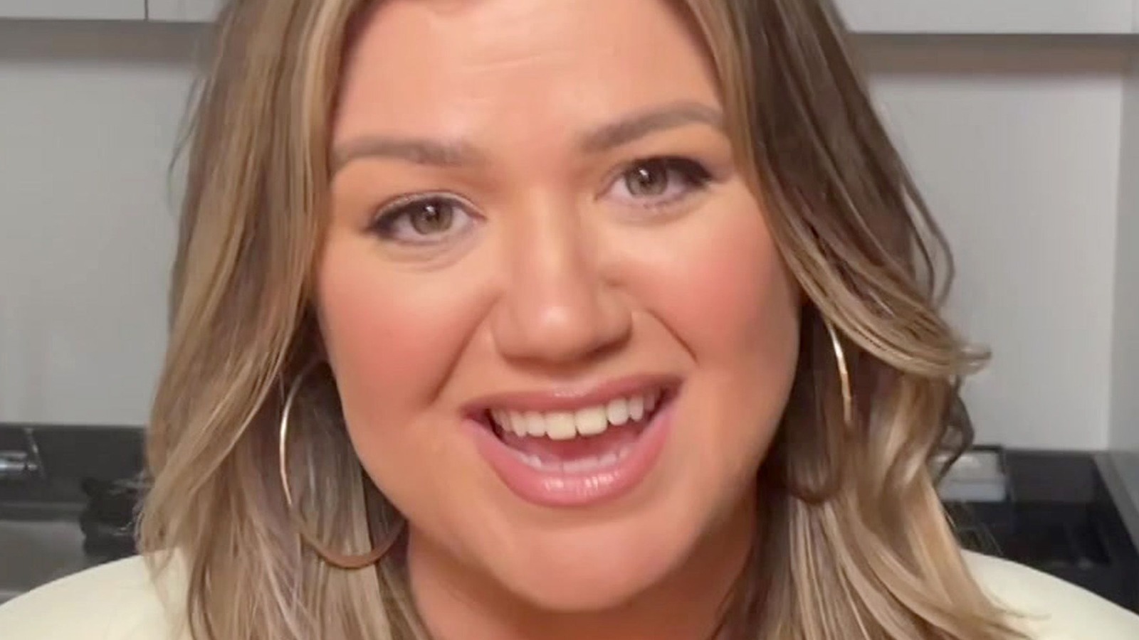 How Much Money Did Kelly Clarkson Lose When Selling Her Home She Shared With Her Ex?