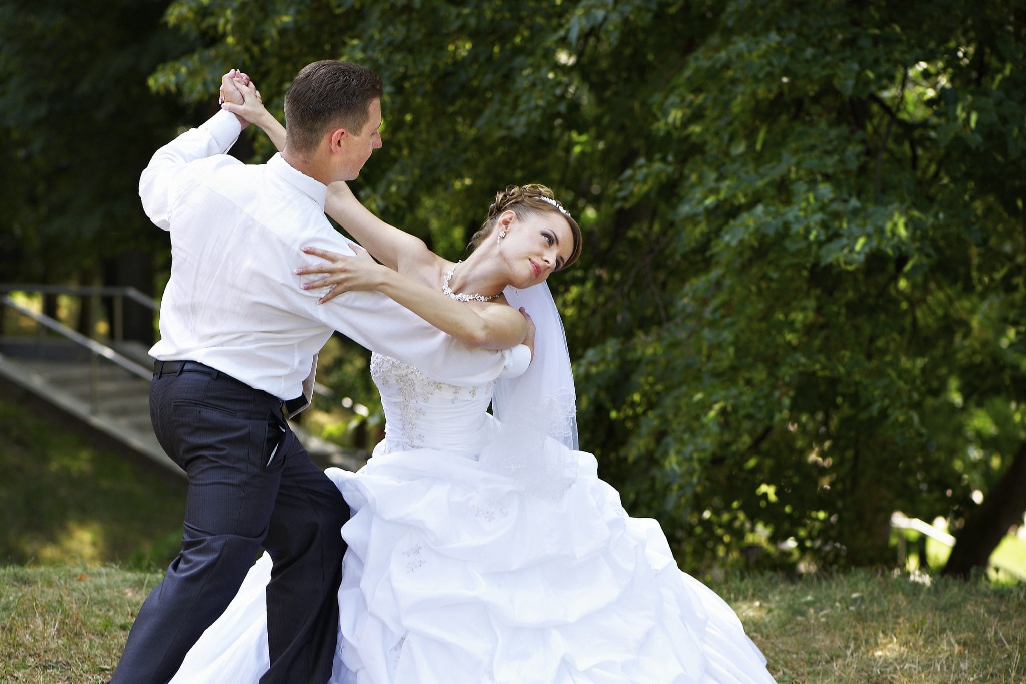 Selfish Bride Kicks Her Friends Out of Her Wedding after Their Dance!