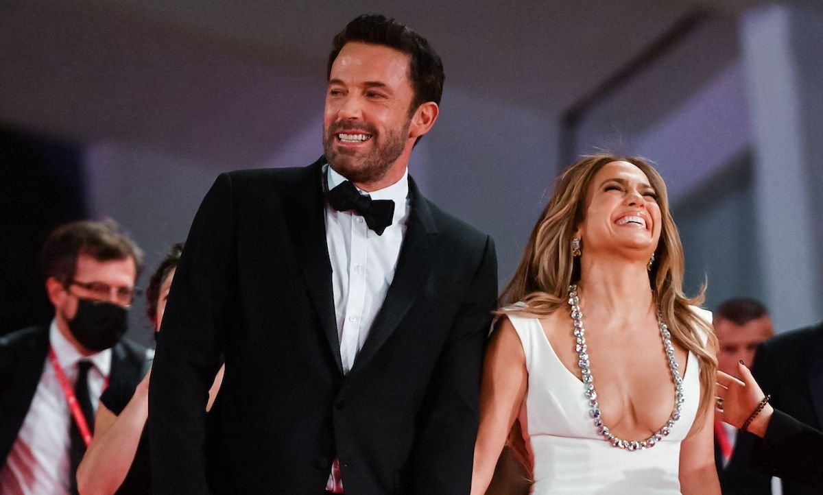 Jennifer Lopez and Ben Affleck are reportedly skipping their big wedding and instead eloping.