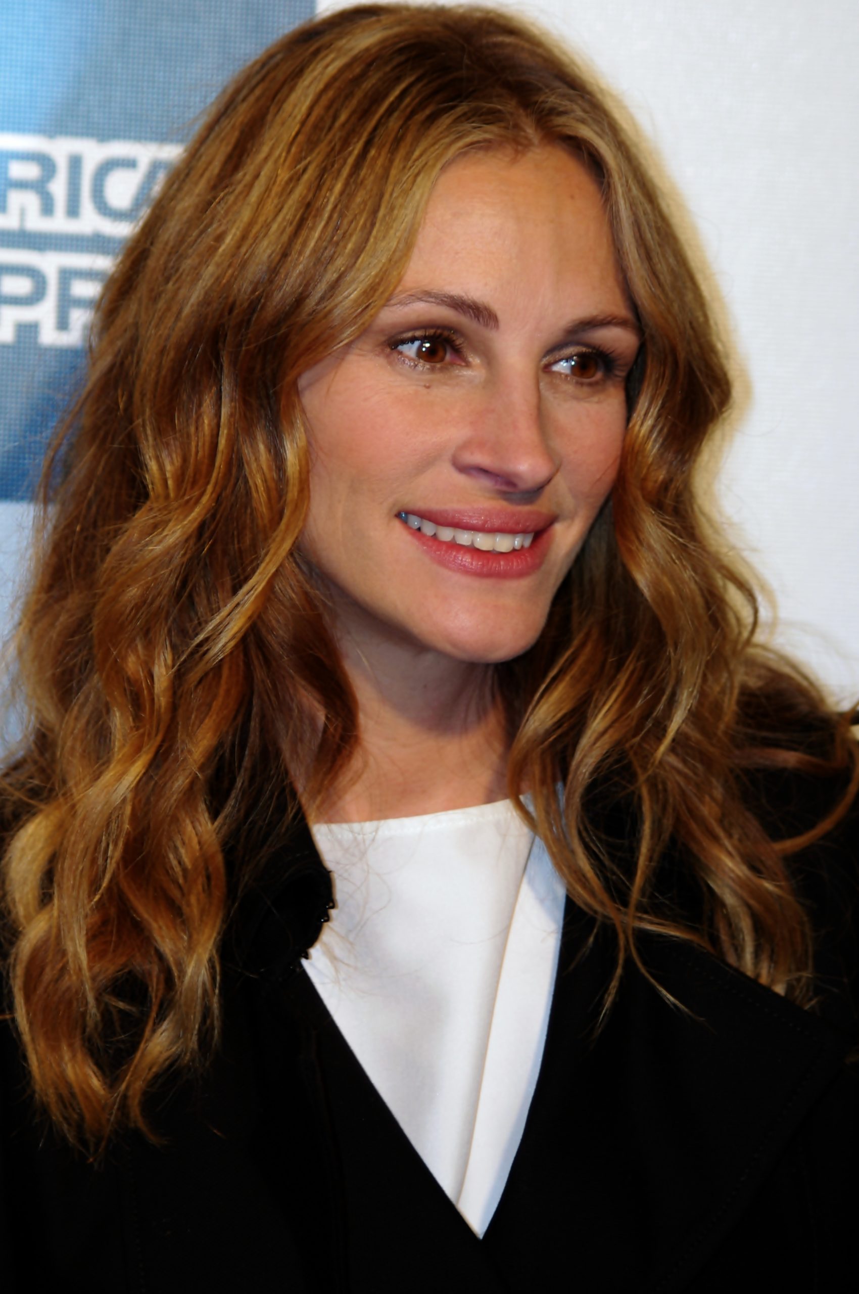 Julia Roberts grew up in a hostile environment, fearing and despising her stepfather.
