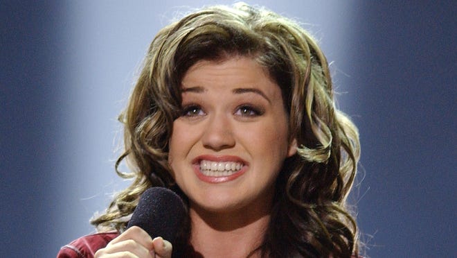 Kelly Clarkson releases Christmas song on canceled exes in September