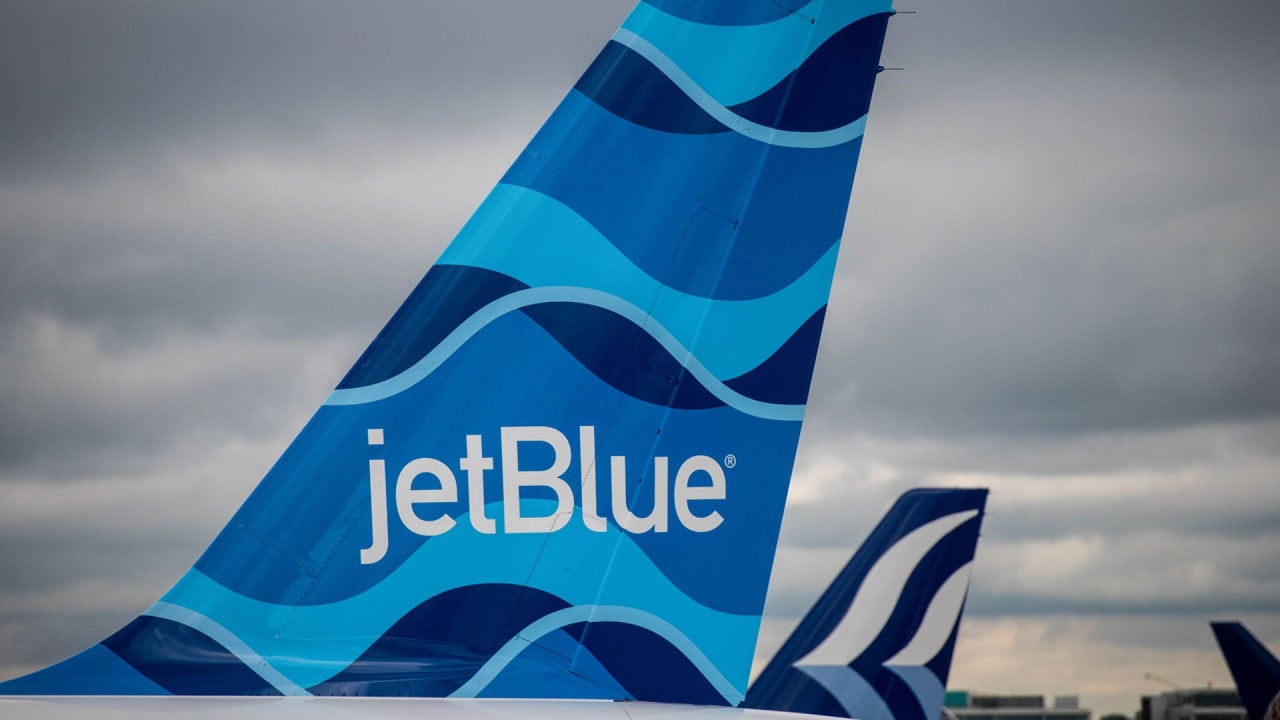 Man Allegedly Attempts to Storm Cockpit, Asks to Be Shot During JetBlue Flight