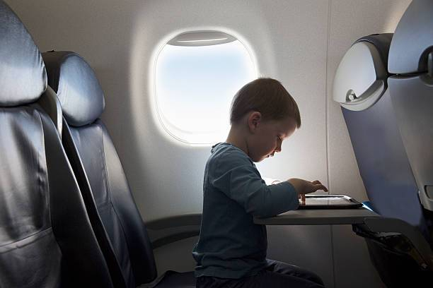 Man divides opinion on how to deal with annoying kids on a flight