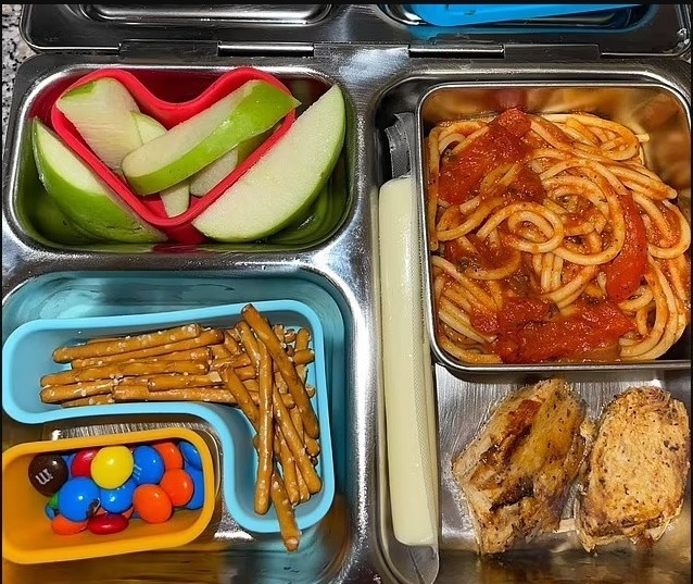 Mum gets lunch box shamed by her daughter’s teacher but can you spot why?