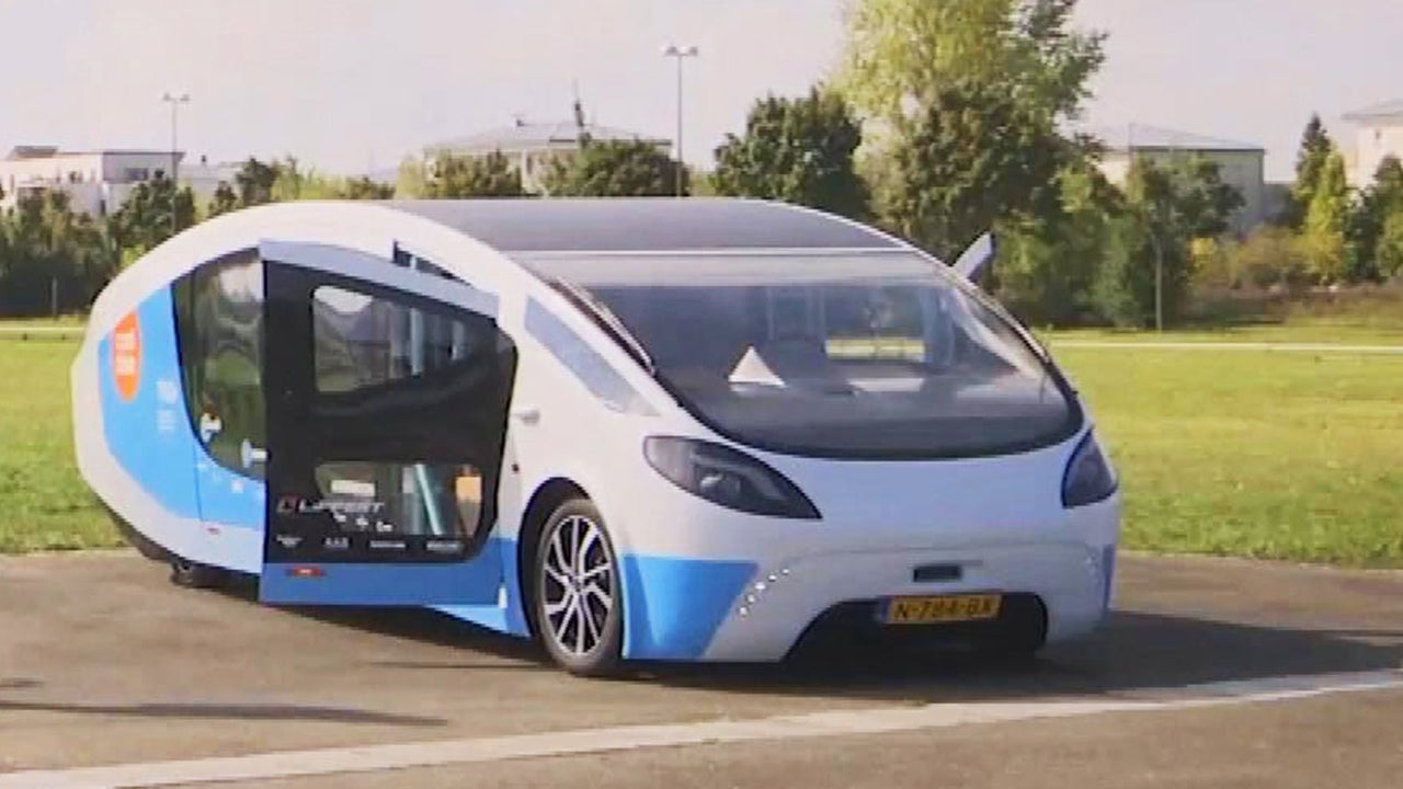 Paris Welcomes Solar Powered Vehicle on Its Way to Spain