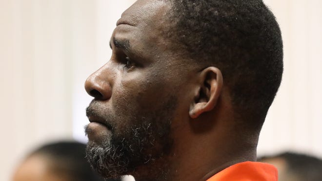 R. Kelly judge instructs jury on the law after prosecutor’s rebuttal