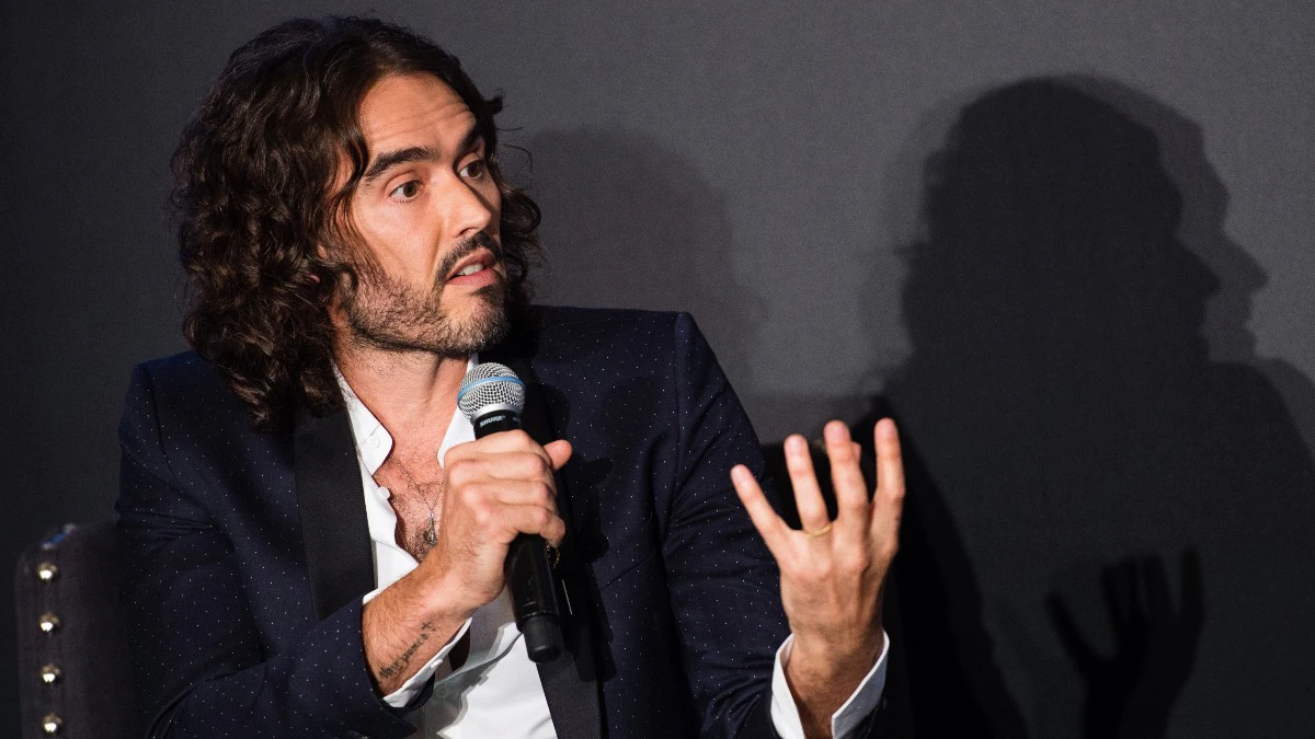 Russell Brand Fans Say He’s ‘Officially Lost His Mind’ After Latest Right-Wing Conspiracy Videos