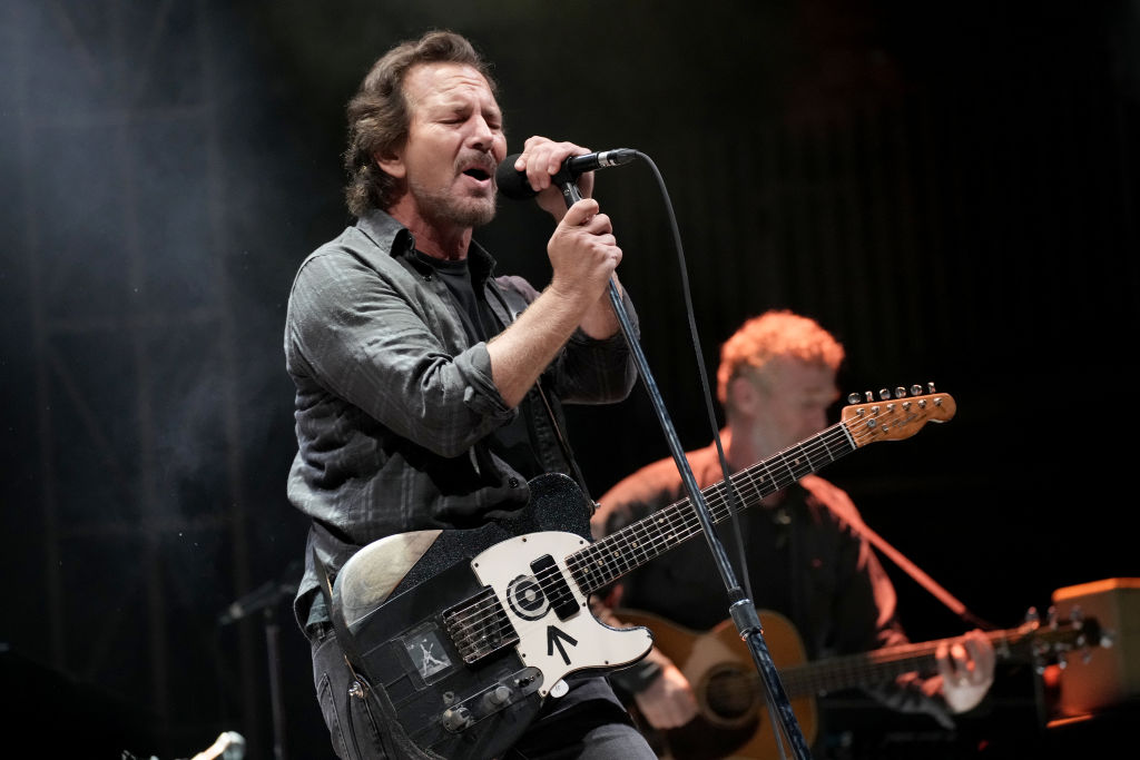 See Eddie Vedder Cover R.E.M., Pretenders at Ohana Festival