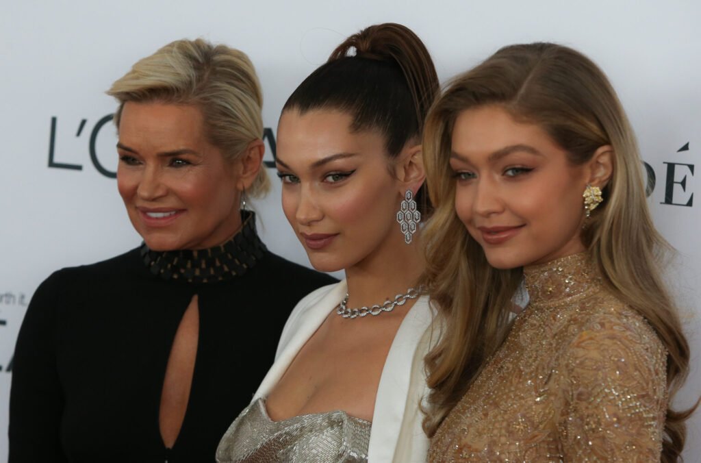 Yolanda, Bella, and Gigi Hadid at the Glamour Women of the Year Awards in 2017