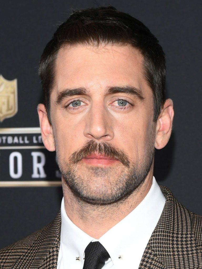Aaron Rodgers slams criticism of his Packers performance, In the middle of his engagement to Shailene Woodley
