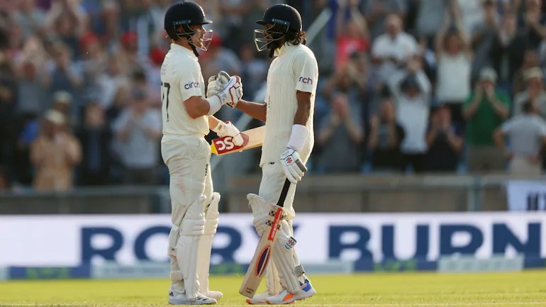 Can England make history by defeating India in the dream run chase?