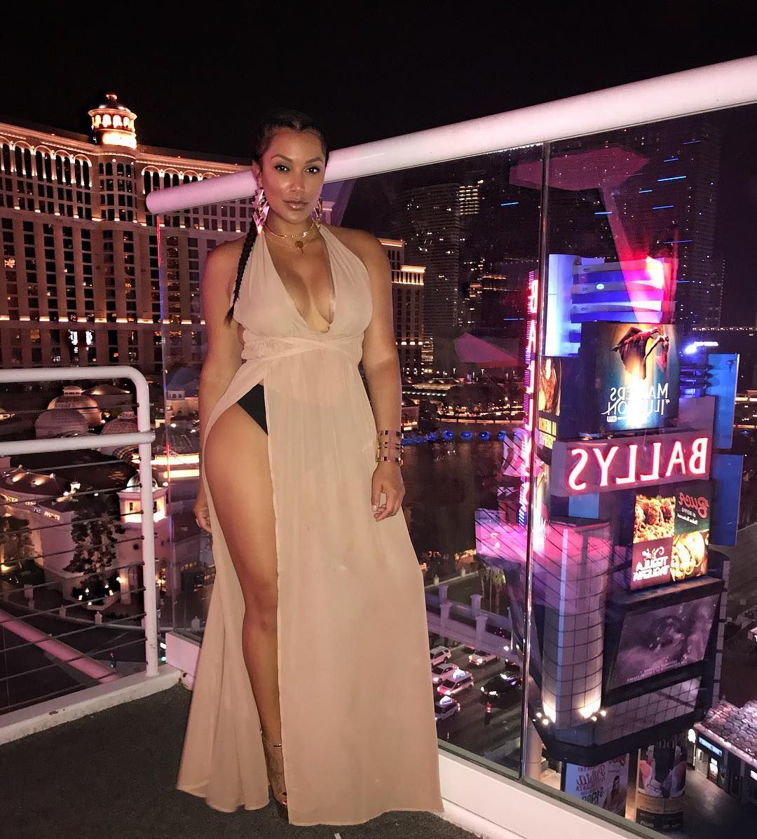 Nelly Girlfriend Shantel Jackson shows lot of skin in Stunning dress with high slit! Pics Here