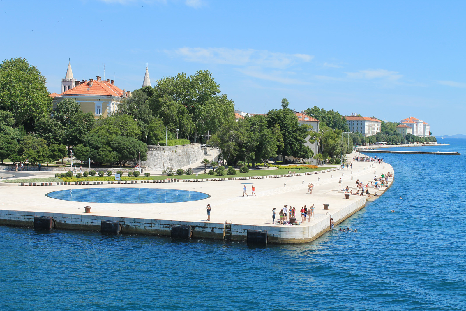 Croatia 230 foot long organ that makes hauntingly beautiful music from the sea! Complete details