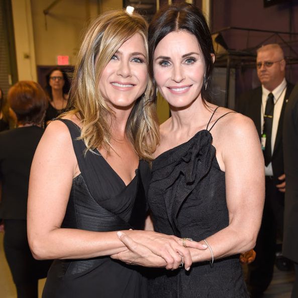 The Tale of Hollywood Girlfriends Jennifer Aniston and Courtney Cox’s Relationship over 14 Years