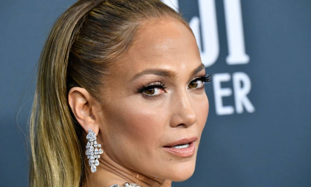 How To Get A J.Lo Type Of Hair Through Treatment Methods