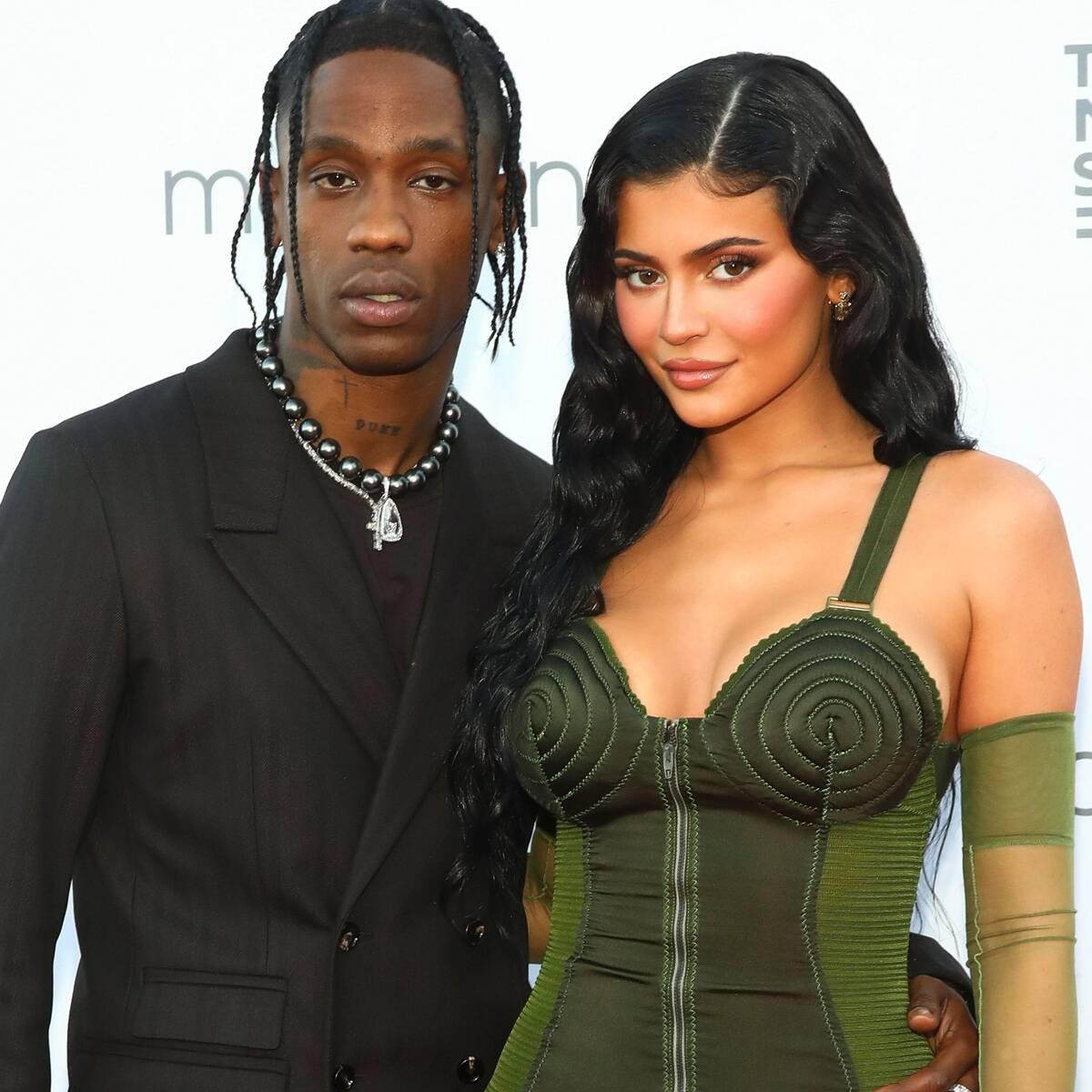 Kylie Jenner Is Showering Her Support On Travis Scott After His Sweet Shoutout To Daughter Stormi At VMAs!!