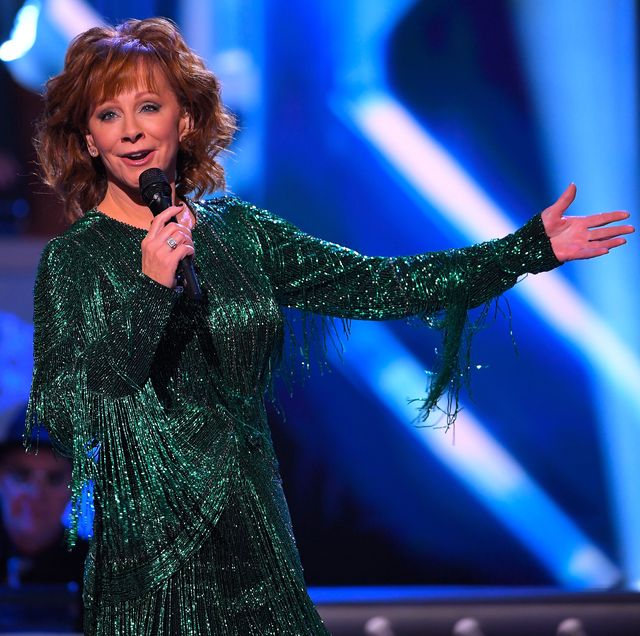 Reba McEntire Rescued From Second story Building After Stairs Collapse