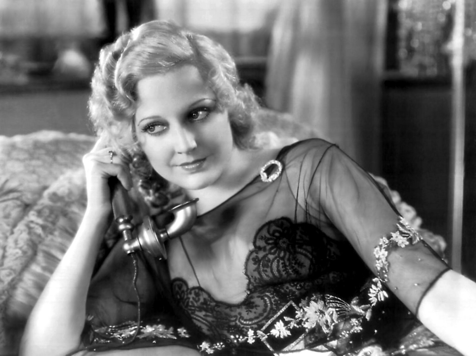 Thelma Todd Found Dead at 29 in Her Lover’s Garage Unsolved Mystery of Her Death!