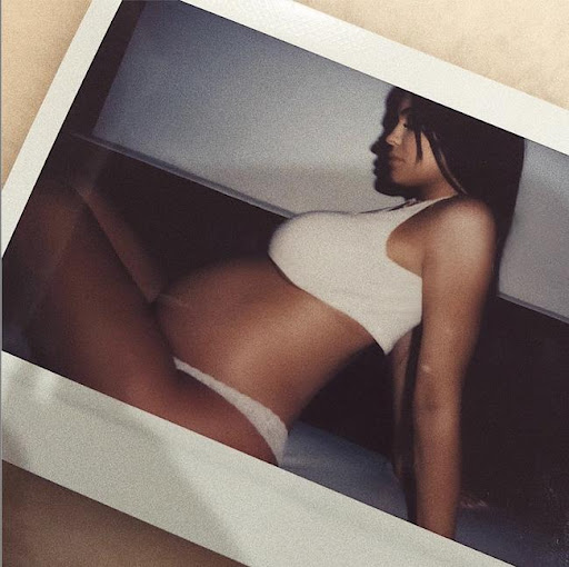 Kylie Jenner Flaunts Off her Pregnancy Bump On Instagram