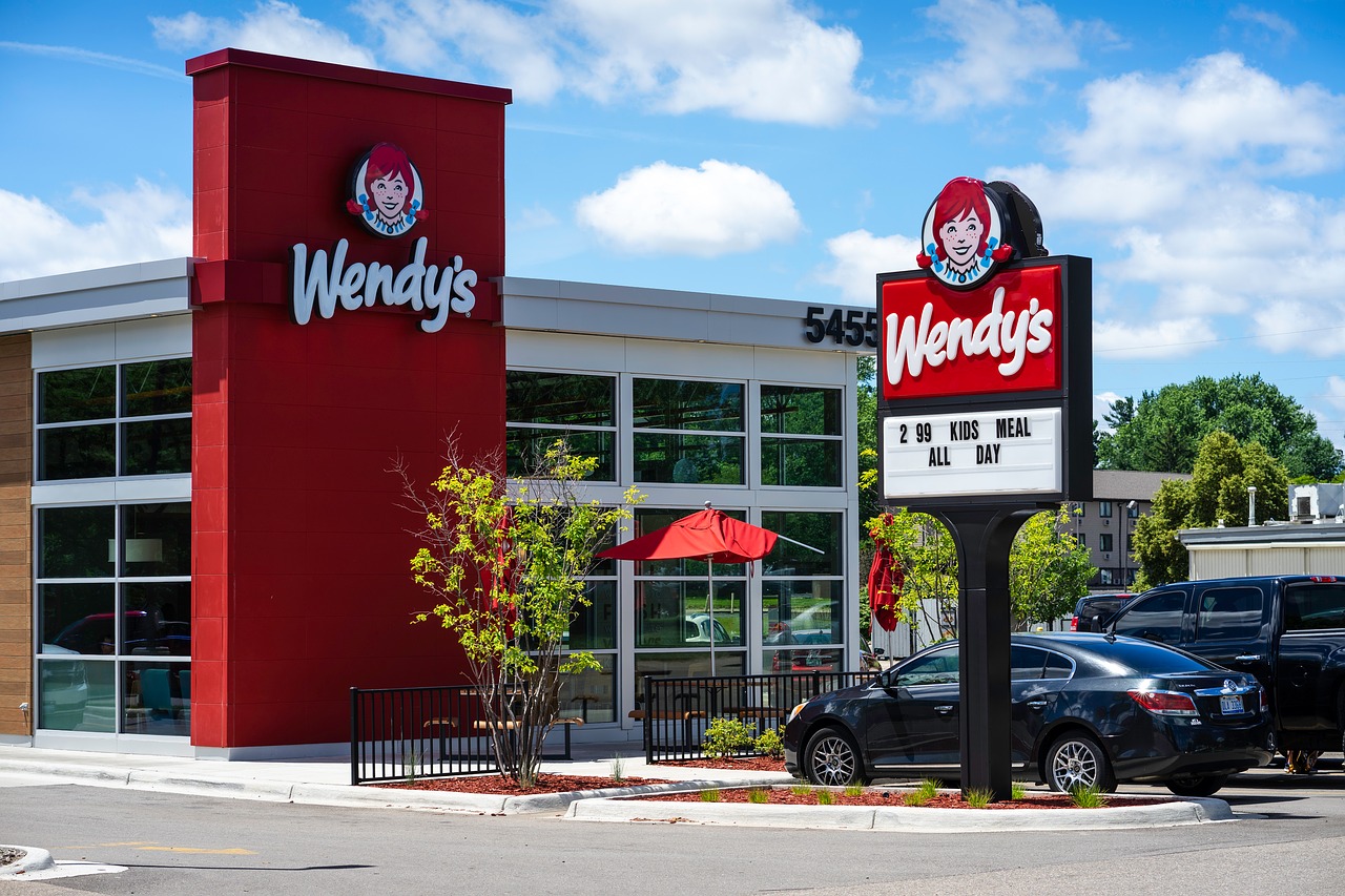 A Young Woman Recalls How She Got Late-Night Call from Wendy’s Manager For the Most Bizzare Reason