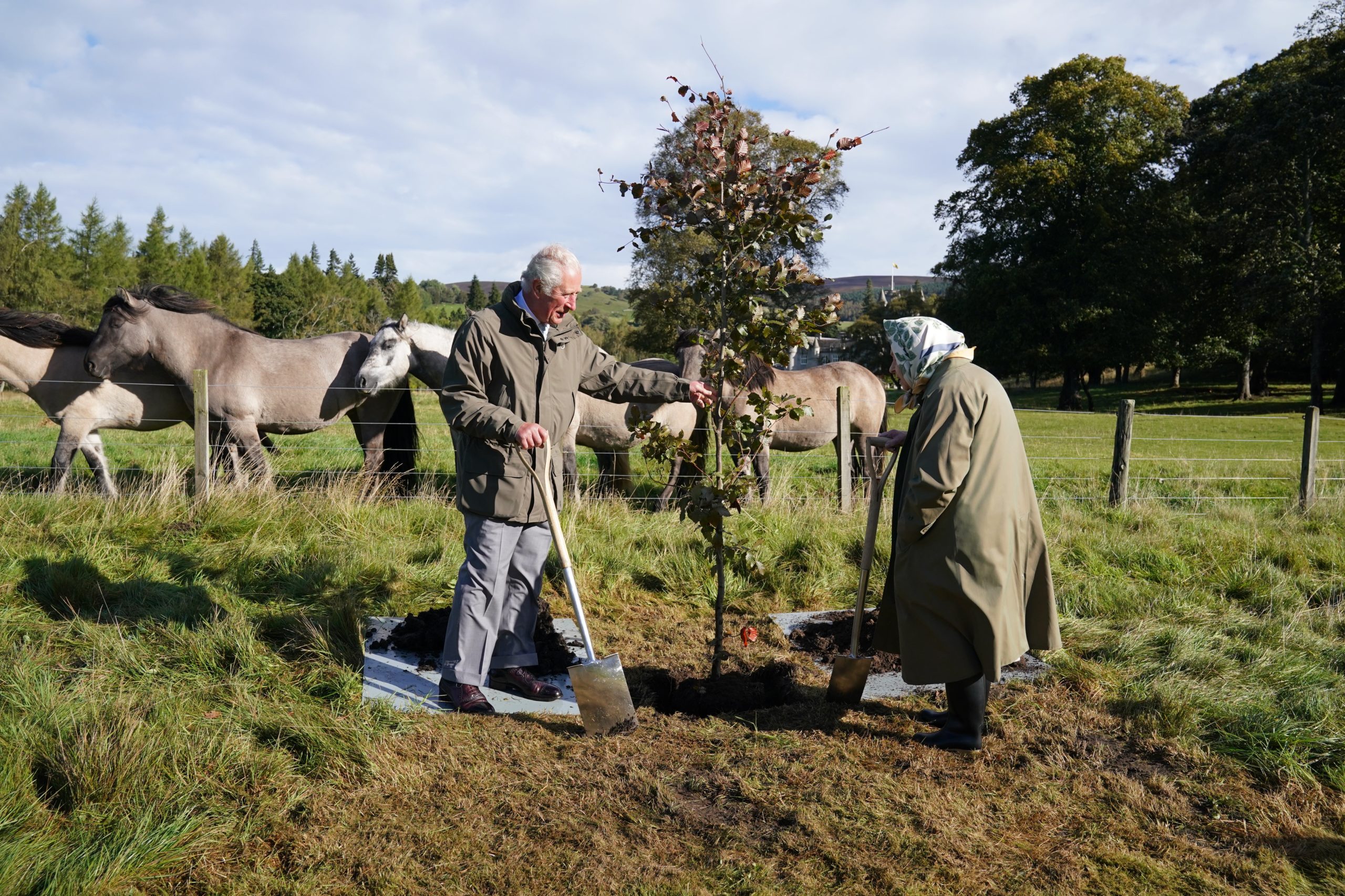 Queen and Charles plant a tree at Balmoral to commemorate the Jubilee