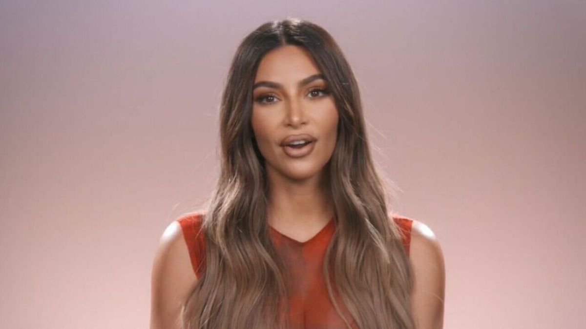 How Saturday Night Life Cast Members Feel About Kim Kardashian Hosting in Online Drama. How Saturday Night live Cast Members Feel About Kim Kim Kardashian Hosting in Online Drama