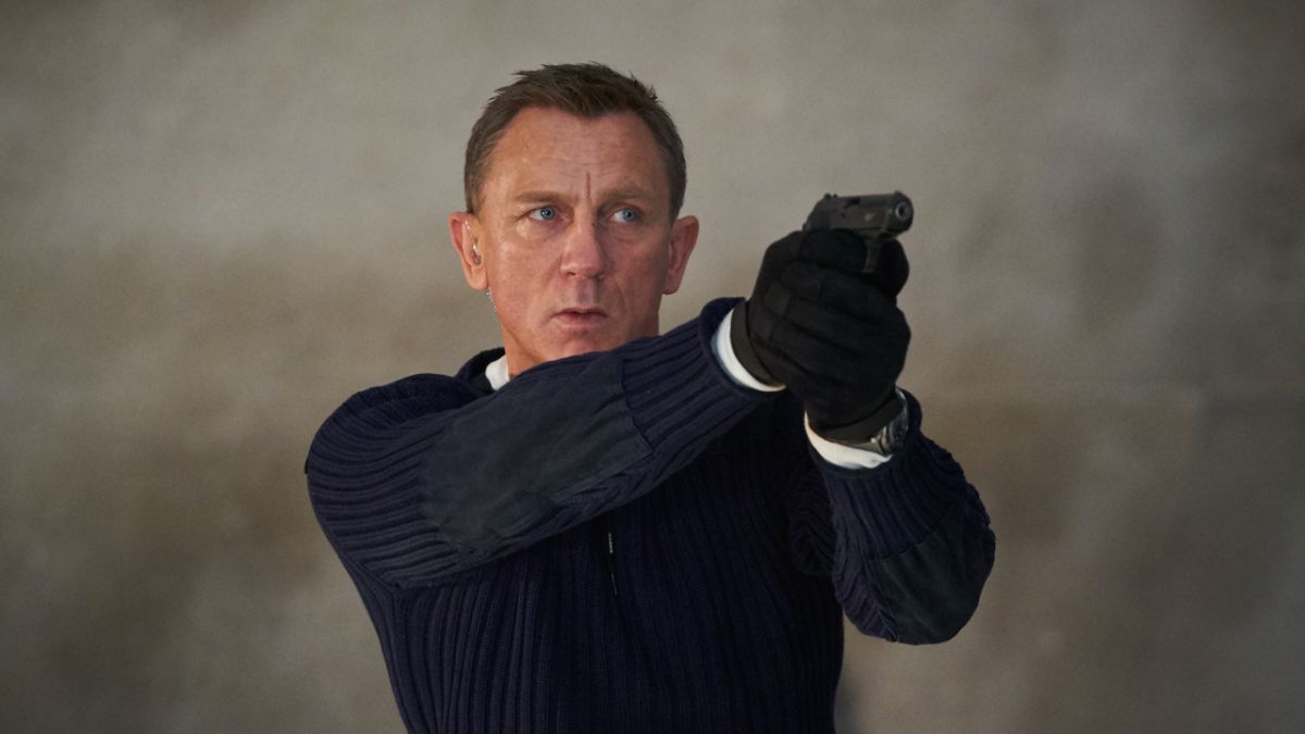 Daniel Craig reveals how James Bond helped him land the Star Wars cameo. Plus, the internet drama he accidentally created because of it.