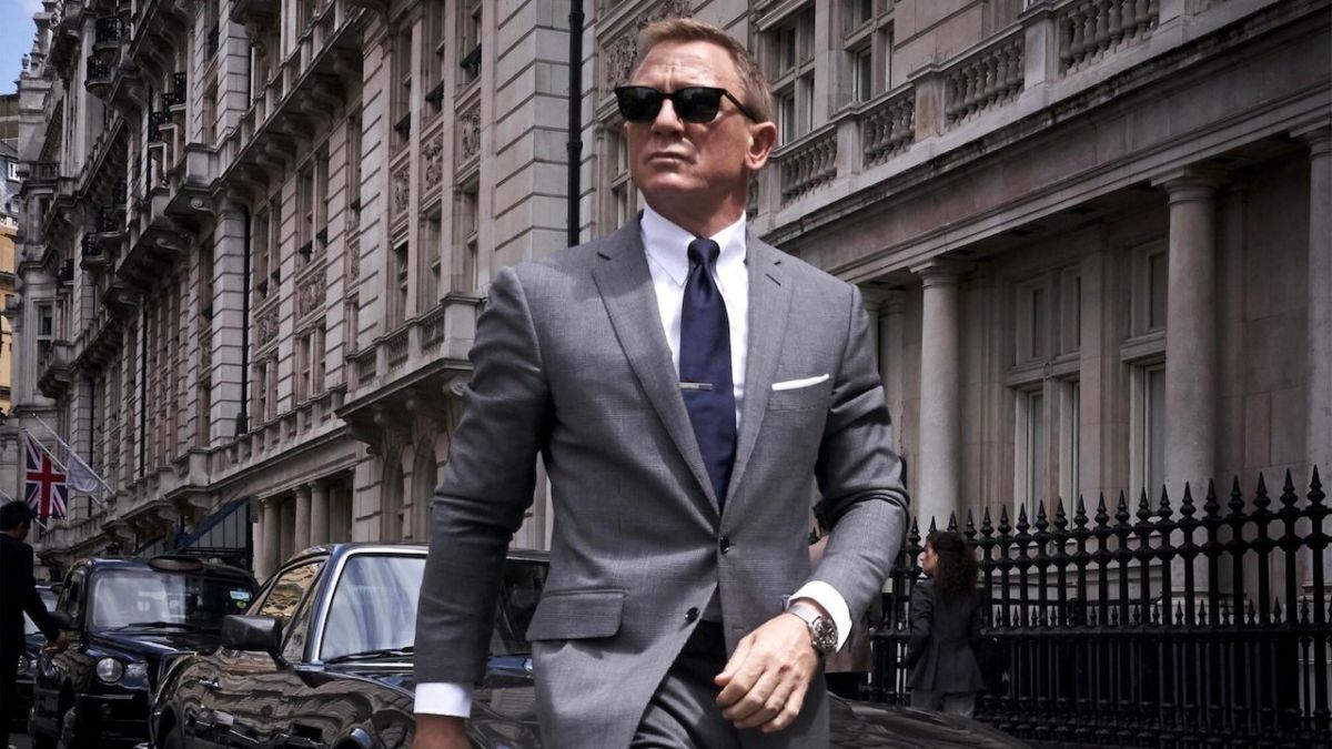 Want To Look Like James Bond? His Trainer Just Gave Really Specific Advice About How To Do It Want To Look Like James Bond? His Trainer Just Gave Really Specific Advice About How To Do It