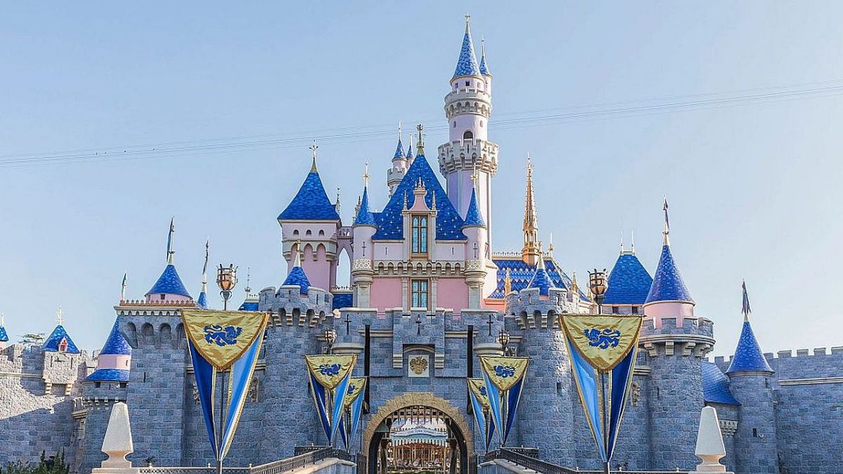 Disney World Could Soon Get a Popular Disneyland Parade