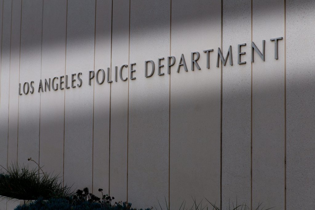 Los Angeles Police Dept. Has 2,600 Employees Seeking Vaxx Exemptions