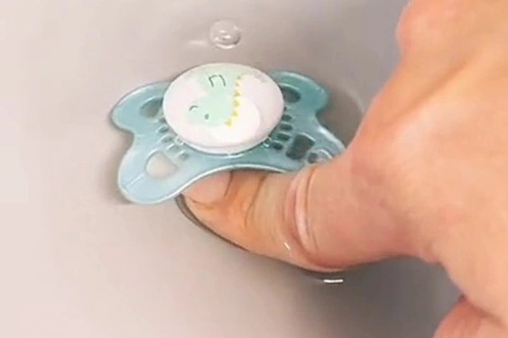 Mum reveals the easy way to sooth your toddler’s teething in seconds
